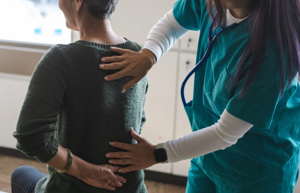 Somos especialistas em Ortopedia, Traumatologia e Reabilitação.